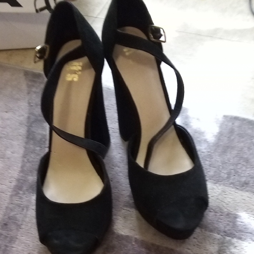 Elegant Black Women's Heels with Buckle Straps